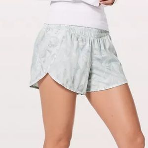 Lululemon Tracker Short Low Rise Jasmine White Multi 6